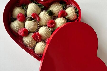 Клубника в шоколаде Сердечко Mini №3 с малиной 