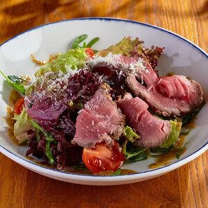 Салат с домашним ростбифом