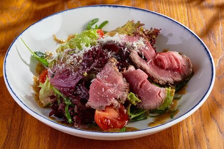 Салат с домашним ростбифом