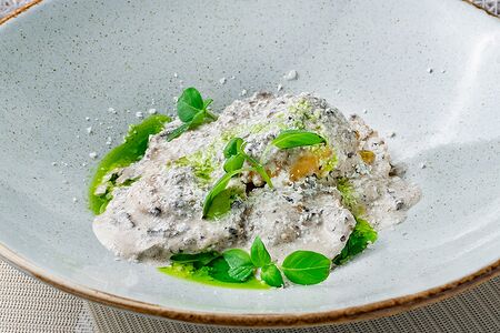 Равиоли из курицы с трюфельно-грибным соусом