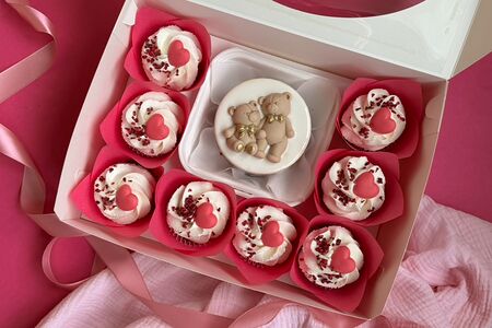 Комбо набор - Бенто торт с мишками  и 8 капкейков 