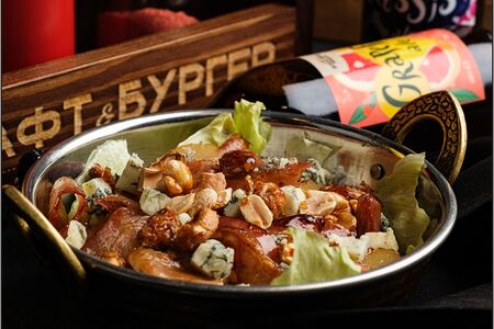 Салат с грушей и беконом