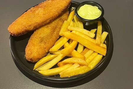 Рыба в панировке с фри