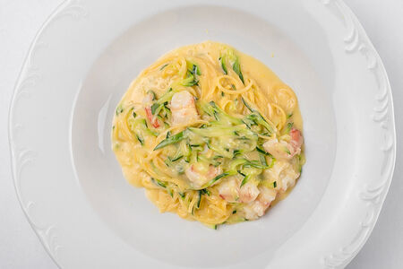 Тальолини с креветками и цукини