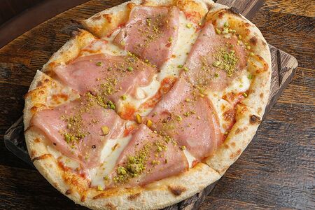 С мортаделлой и фисташками