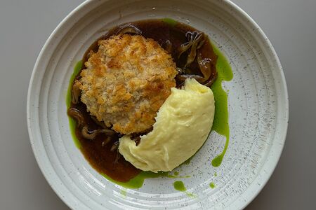 Пожарская котлета с картофельным пюре и трюфельным маслом