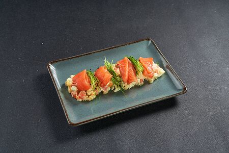 Оливье со слабосоленым лососем и запеченными овощами