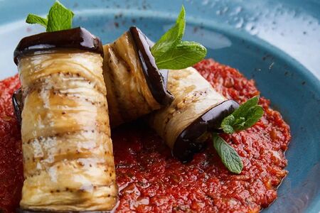 Рулеты из баклажан с надуги 