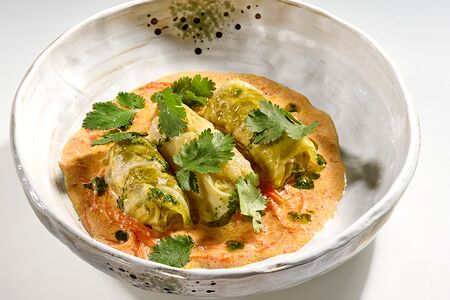Рулеты из молодой капусты с курицей