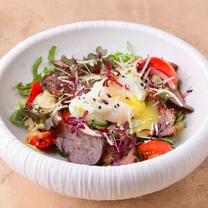 Салат с телячьими щёчками