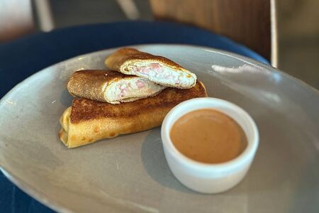 Блинчики с ветчиной и сыром