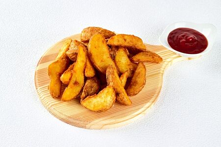 Картофельные дольки ии соус на выбор