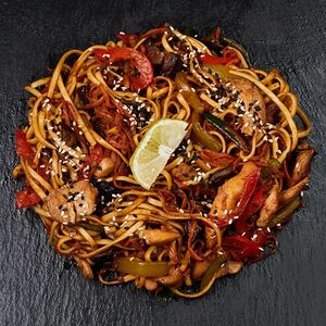 Удон с курицей терияки