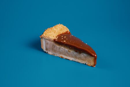 Торт яблочный карамельный