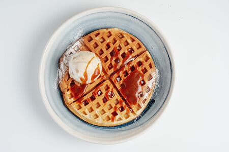 Венские вафли с соленой карамелью