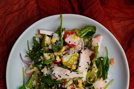 Салат с курицей и ореховым соусом 