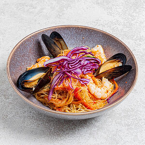 Пад Кхи Мао с морепродуктами
