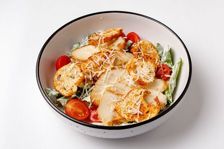 Салат Цезарь с курицей