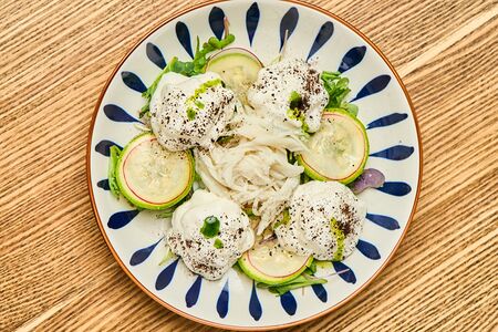 Зелёный салат со снежным крабом