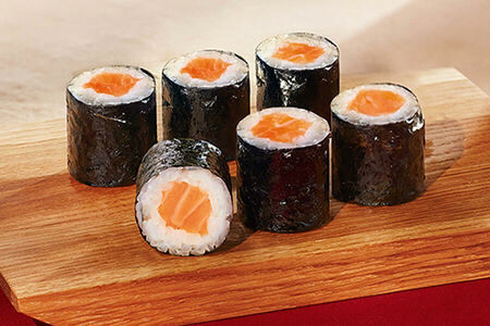 Маки с лососем