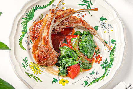 Каре ягненка со шпинатом