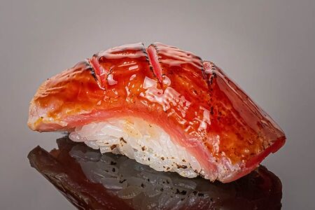 Суши Опалённый тунец