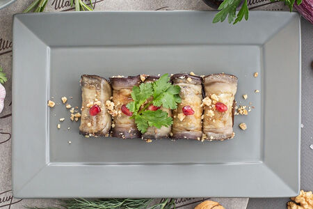 Рулетики из баклажанов с сыром