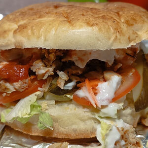 Шаурма в тандырной лепешке