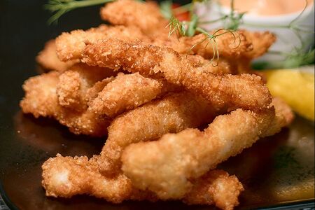 Кальмар в темпуре с соусом кимчи