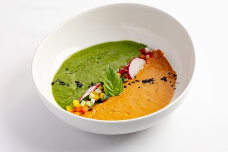 Двуцветный Гаспачо томаты и зеленый микс