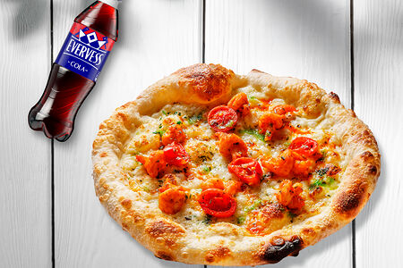 Пицца с креветками кимчи и Evervess Кола