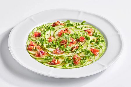 Карпаччо из цукини с томатами