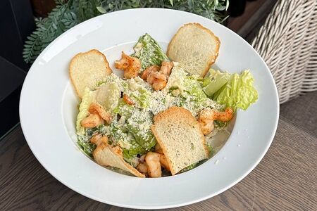 Салат Цезарь с креветкой