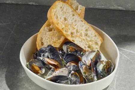 Мидии в соусе Блю чиз с чиабаттой