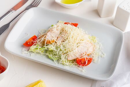 Салат Цезарь с курицей