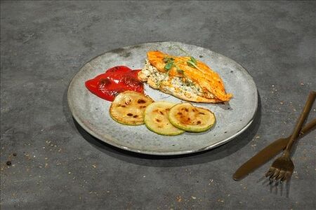 Куриное филе с брынзой и шпинатом