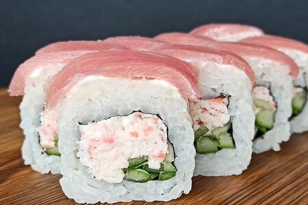 Ролл с тунцом и крабом