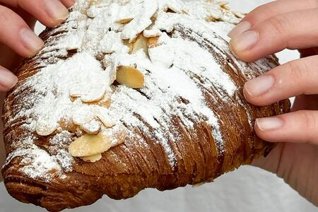 Круассан миндальный