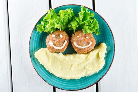 Куриные котлетки с картофельным пюре