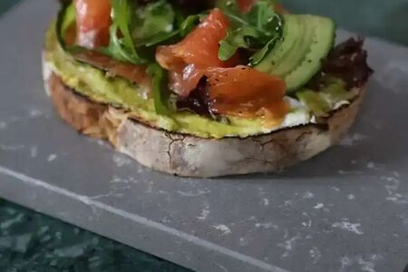 Брускетта с лососем и творожным сыром