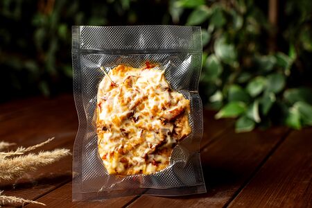 Отбивная из курицы с копченостями