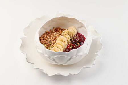 Йогурт с гранолой