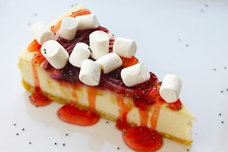 Чизкейк Клубничный с маршмеллоу