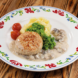 Куриная котлета по-домашнему с картофельным пюре