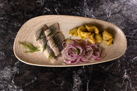 Сельдь пряного посола с картофелем бейби