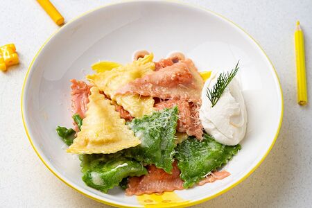 Цветные равиоли с курицей