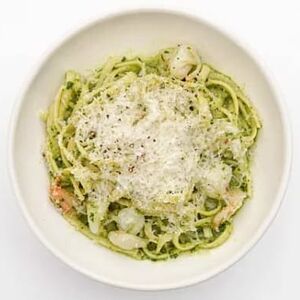 Спагетти с песто и креветками