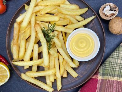 Картофель фри с сырным соусом