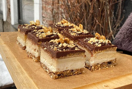 Raw десерт Сникерс