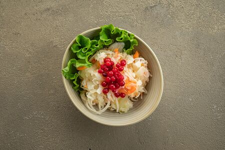 Квашеная капуста с моченой брусникой